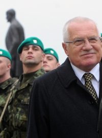 Prezident Václav Klaus se účastnil na Hradčanském náměstí v Praze přísahy vojáků