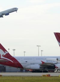 Letadla společnosti Qantas zůstávají na zemi