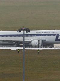 nouzové přistání Boeingu 767 ve Varšavě