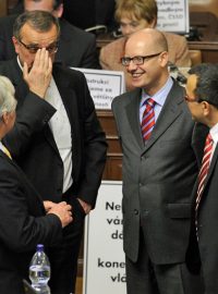 Miroslav Kalousek (TOP 09) a Bohuslav Sobotka (ČSSD) na jednání sněmovny 2. listopadu