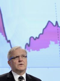 Eurokomisař pro hospodářské a měnové záležitosti Olli Rehn varuje před recesí v Evropě