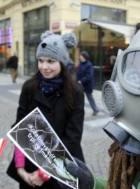 Protest proti zabíjení lišek a norků v rámci Světového dne bez kožešin