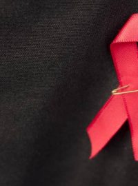 Červená stužka, symbol boje proti AIDS