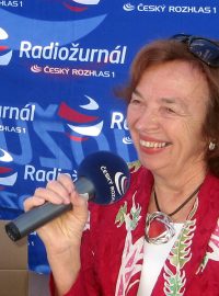 Livia Klausová u mikrofonu Radiožurnálu