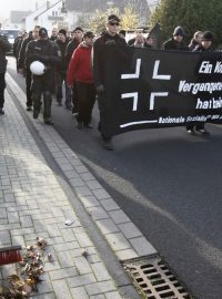 Vymete Německo neonacisty?