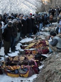 Těla obětí leteckého útoku turecké armády na domnělé kurdské separatisty