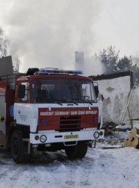 Hasiči u  požáru dřevovýroby v Mostkově u Oskavy na Šumpersku