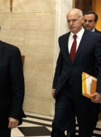 Řecký premiér Lukas Papadimos a lídři koaličních stran se nedohodli na snižování penzí
