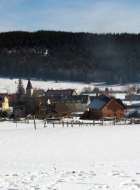 Do Kvildy se sjíždějí turisté. Lákají je mrazy