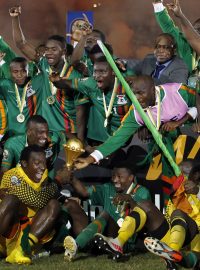Fotbalisté Zambie slaví vítězství ve finále afrického šampionátu