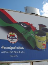 Libyjci slaví první výročí povstání proti Kaddáfímu