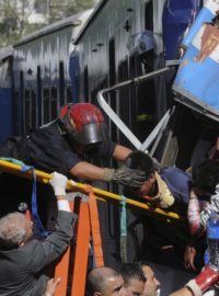 V Buenos Aires došlo k nehodě příměstského vlaku