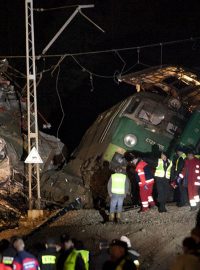 Polské záchranné složky zasahují u vlakového neštěstí