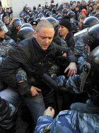 Policie v Moskvě zatkla opozičního lídra Sergeje Udalcova
