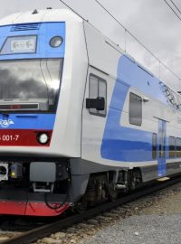 První dvoupodlažní elektrický vlak EJ675 určený pro ukrajinskou železnici