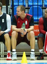 Basketbalisté Nymburka na tréninku - Pavel Pumprla, Michal Křemen, Eugene Lawrence