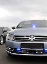 Policie slavnostně převzala dvacet nových vozů Volkswagen Passat, které jsou určeny pro dohled nad bezpečností silničního provozu v celé republice.