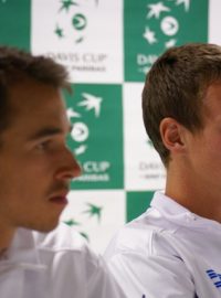 Tenisté Lukáš Rosol (vlevo) a česká jednička Tomáš Berdych