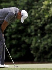 Tiger Woods &#039;nepřečetl&#039; dobře jeden z rychlých greenů v Augustě