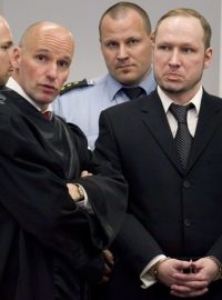 Anders Breivik se svým právníkem Geirem Lippestadem