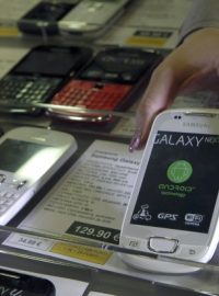 Samsung se stal po 14 letech nejprodávanější značkou mobilních telefonů