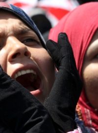Proti vládě protestovaly v Káhiře mezi tisíci účastníky i muslimské ženy