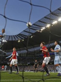 Vincent Kompany dal jediný gól zápasu Manchesteru City s Manchesterem United