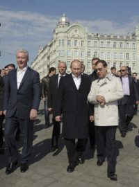 Dmitrij Medvěděv vedl v Moskvě prvomájový pochod Jednotného Ruska