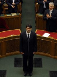 Nový prezident János Áder po volbě v maďarském parlamentu