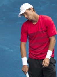 Tenista Tomáš Berdych se tváří zklamaně po jedné z nepovedených výměn ve finále madridského turnaje