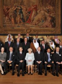 Britská královna Alžběta II. a světoví monarchové