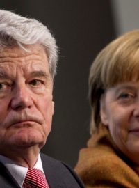 Budoucí německý prezident Joachim Gauck s kancléřkou Angelou Merkelovou