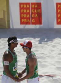 Brazilští beachvolejbalisté Ricardo Santos a Pedro Cunha