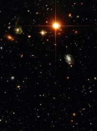 Vzdálené galaxie ve vesmíru