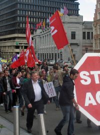 Demonstrace proti dohodě ACTA v Bruselu 9. 6. 2012