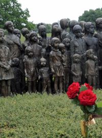 Sedmdesát let od vyhlazení obce nacisty si připomněli účastníci pietního aktu v Lidicích