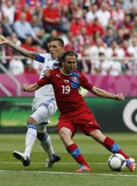 Petr Jiráček dává první gól v zápase s Řeckem na fotbalovém Euru