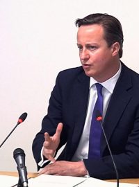 Britský premiér David Cameron vypovídá před Levesonovou komisí