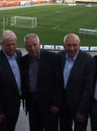 Pětice vicemistrů světa (zleva Jelínek, Mašek, Masopust, Tichý, Štibrányi) na stadionu Corinthians Sao Paulo