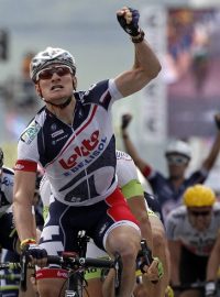 Němec Andre Greipel slaví triumf ve 4. etapě Tour de France