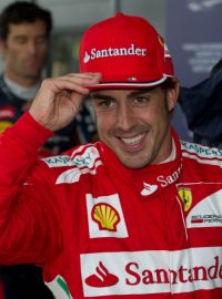 Spokojený Fernando Alonso po vítězné kvalifikaci na GP Velké Británie