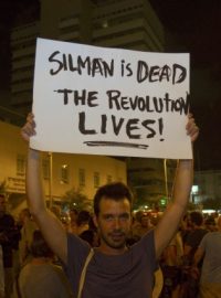 Demonstrace na podporu Izraelce Mošeho Silmana, který se upálil