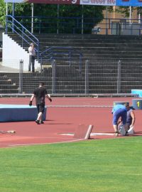 Staré ochozy stadionu jsou nevyhovující, proto půjdou k zemi. Nahradí je zastřešená tribuna.