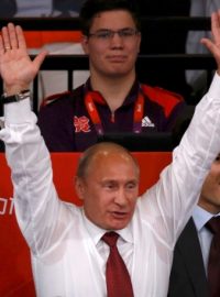 Ruský prezident Vladimir Putin fandí při zápasech juda na XXX. letních olympijských hrách v Londýně