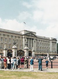 Buckinghamský palác, londýnské sídlo britských panovníků. Reprezentační prostory paláce jsou veřejnosti přístupné do 7. října 2012.