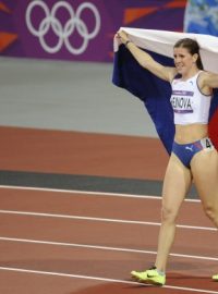 Zuzana Hejnová v cíli běhu na 400 metrů překážek