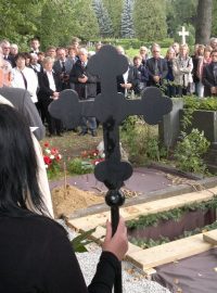 Na jihlavském hřbitově pohřbili ostatky těl 17 Němců z Dobronína, které na konci druhé světové války ubili revoluční gardy na louce Budínka