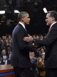 Obama a Romney během duelu prezidentských kandidátů v Denveru