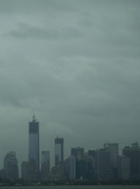 Bouře Sandy. Helikoptéry nad New Yorkem