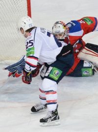 Lev Praha v KHL podlehl Novosibirsku, Jakub Štěpánek právě inkasuje z hole Kopejkina